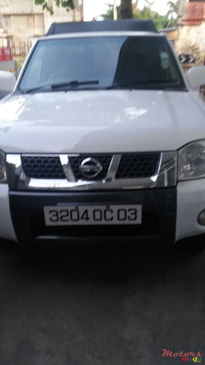 2003' Nissan Hardbody 4x2 photo #1