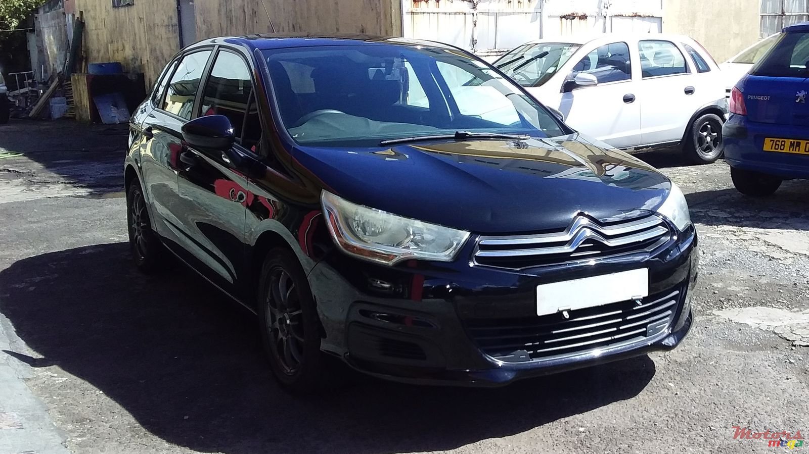 2011' Citroen C4 photo #2