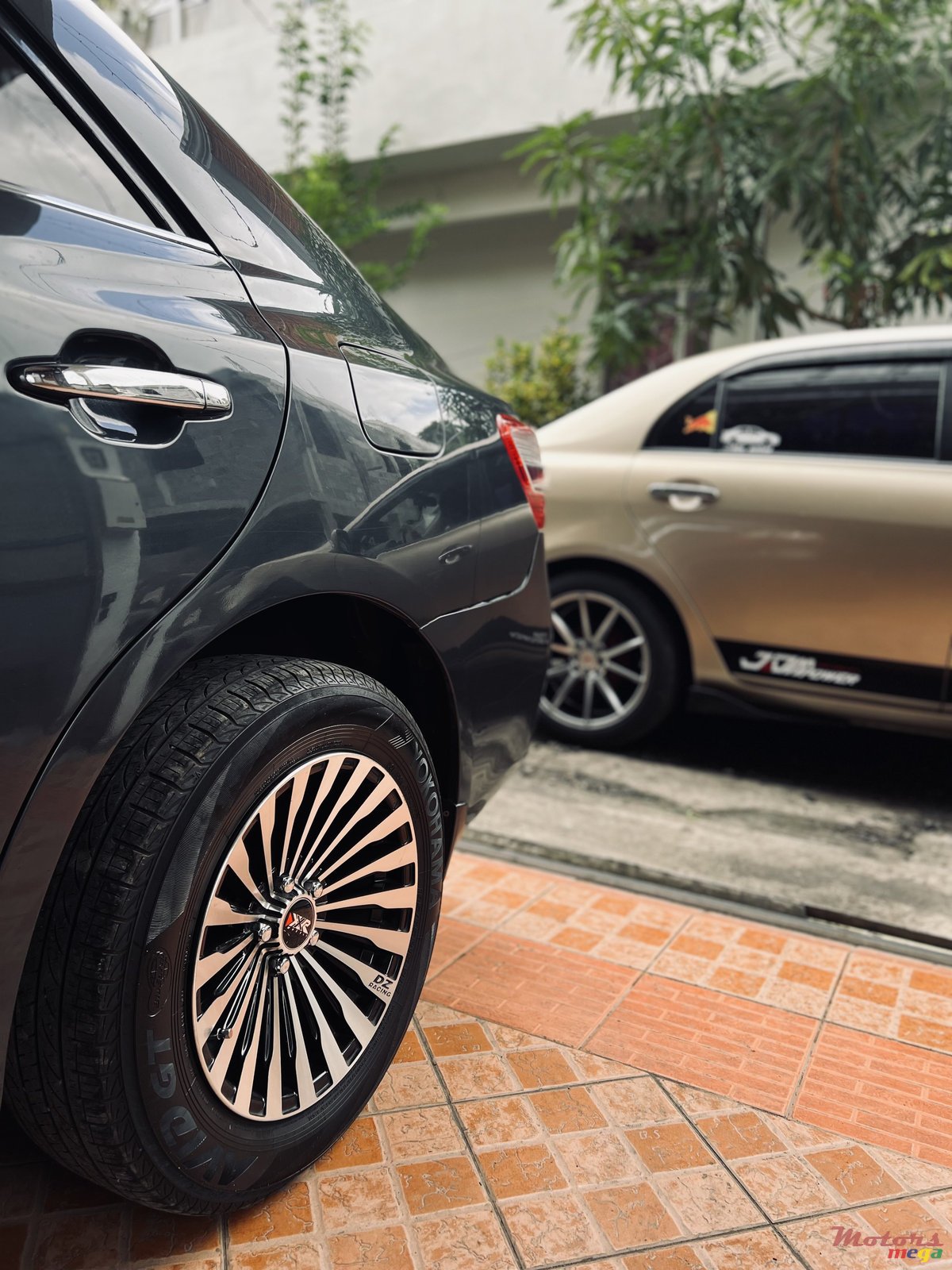 2015' Toyota Premio photo #3