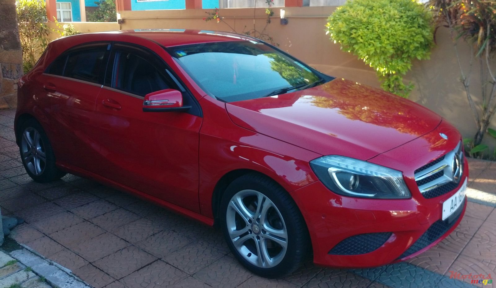 2013' Mercedes-Benz A 180 photo #1