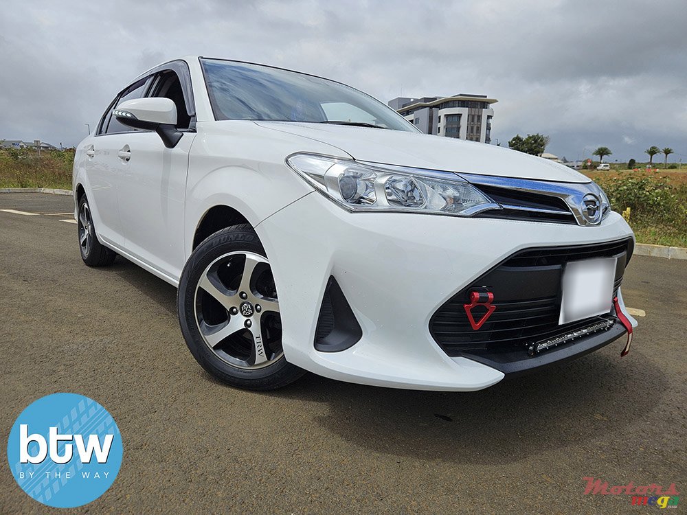 2019' Toyota Axio photo #1