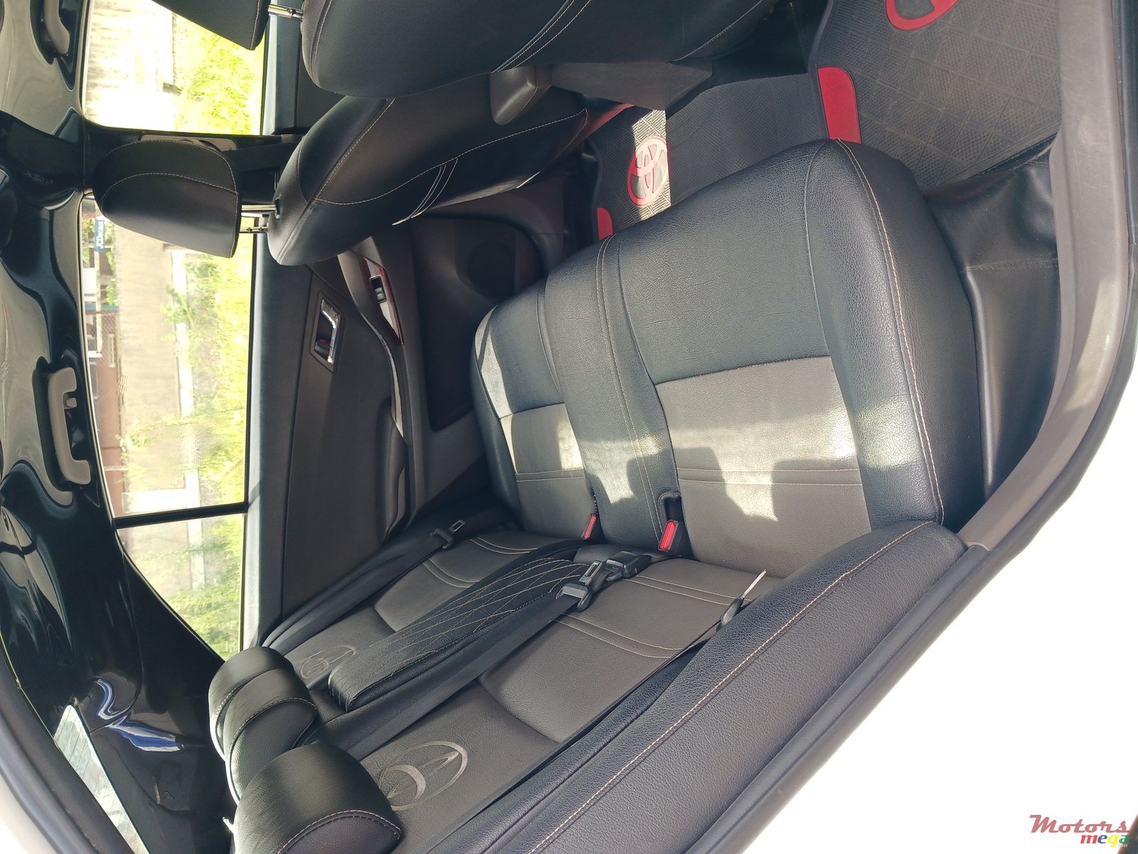 2015' Toyota Premio photo #5