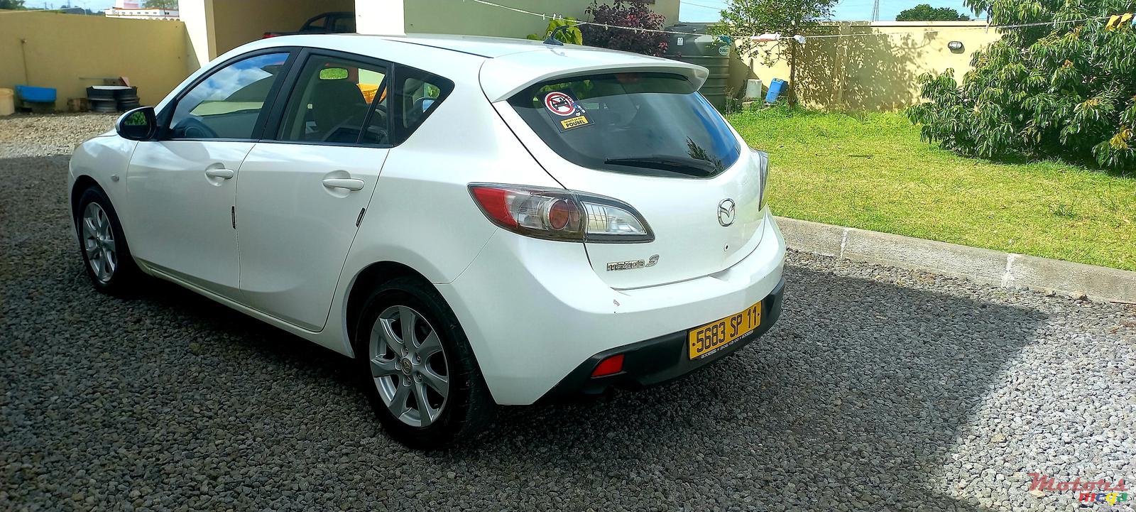 2011' Mazda 3 photo #4