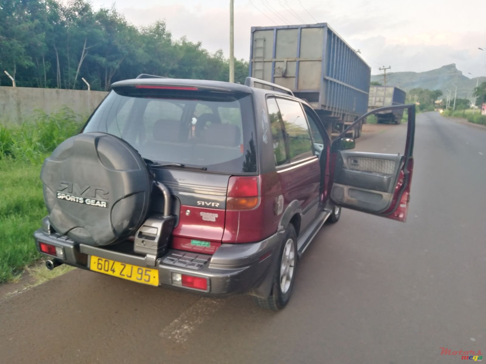 1995' Mitsubishi RVR photo #2
