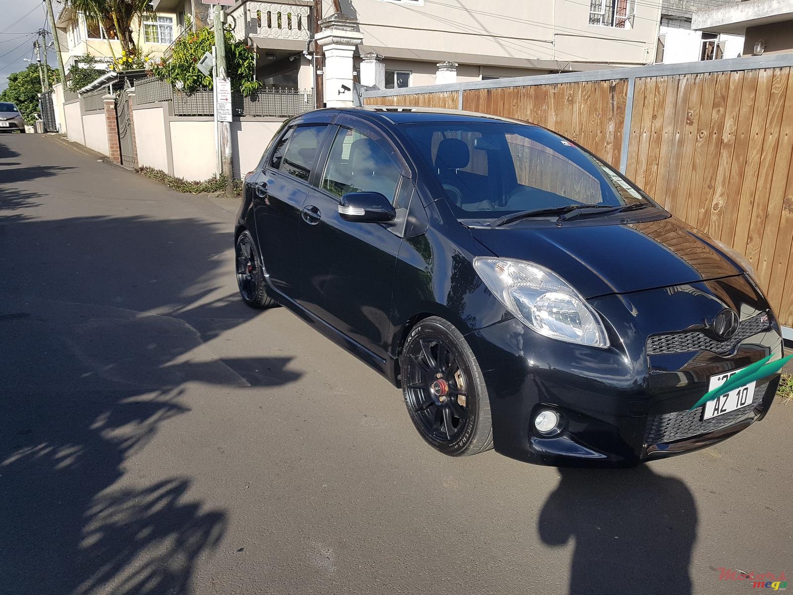 2010' Toyota Vitz RS photo #1