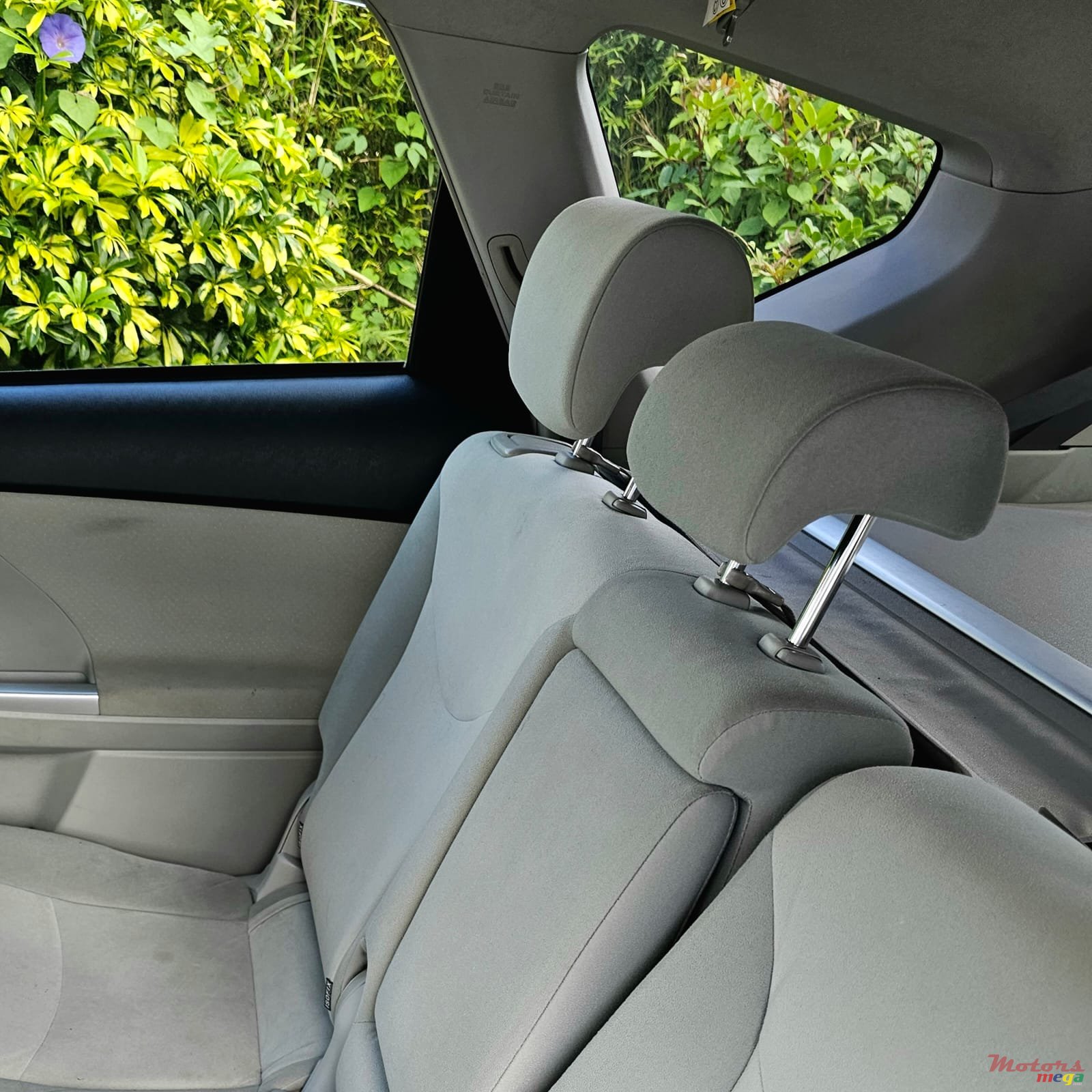 2014' Toyota Prius+ photo #5