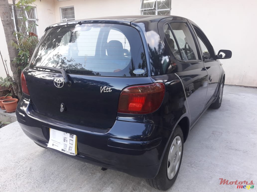 2002' Toyota Vitz photo #3