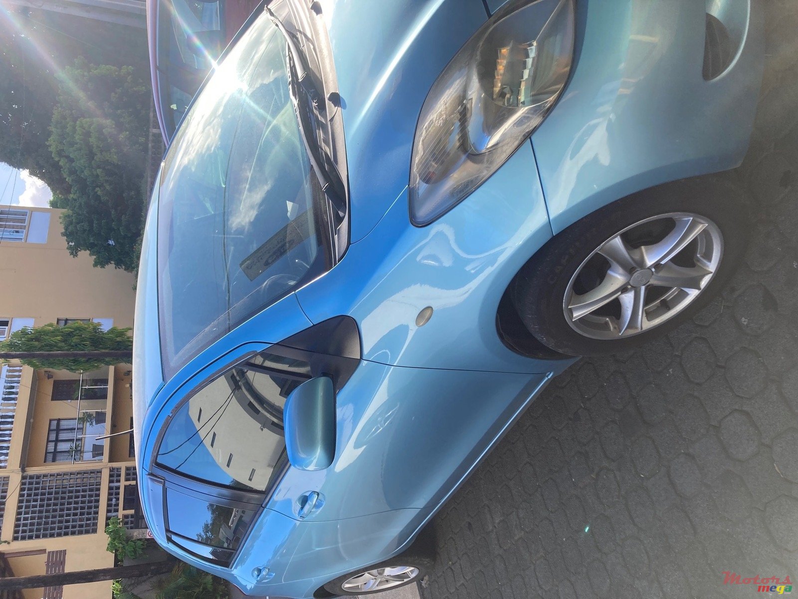 2006' Toyota Vitz photo #2