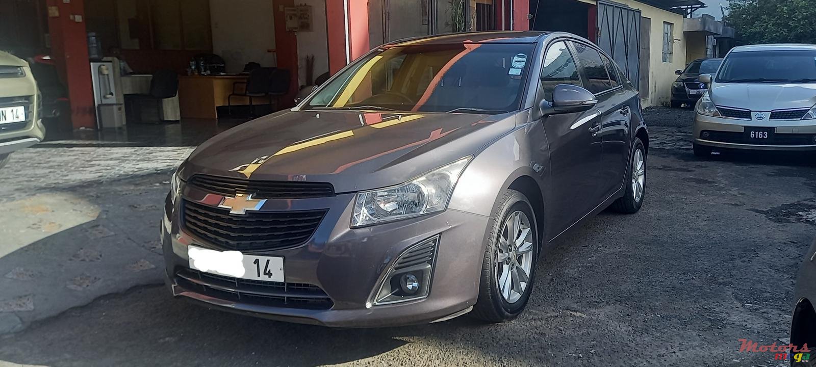 2014' Chevrolet Cruze Hatchback photo #2