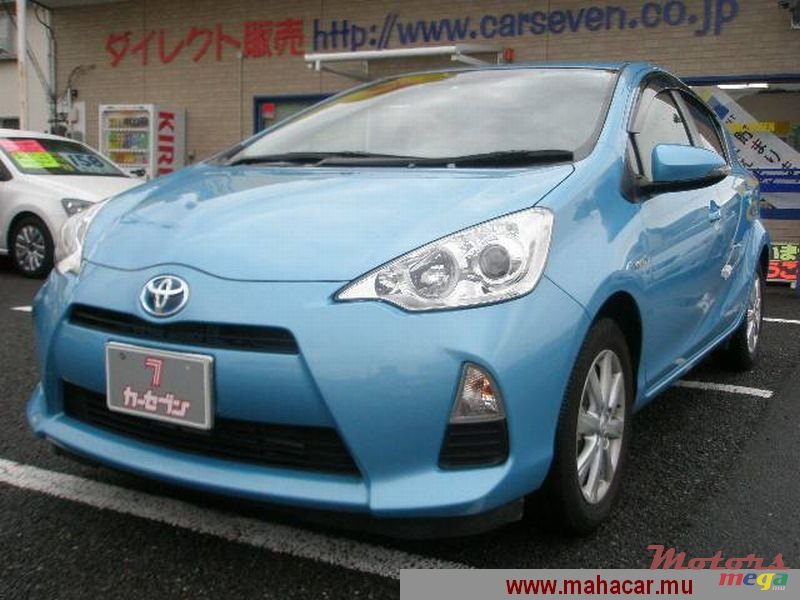 2012' Toyota Aqua Hybrid photo #1