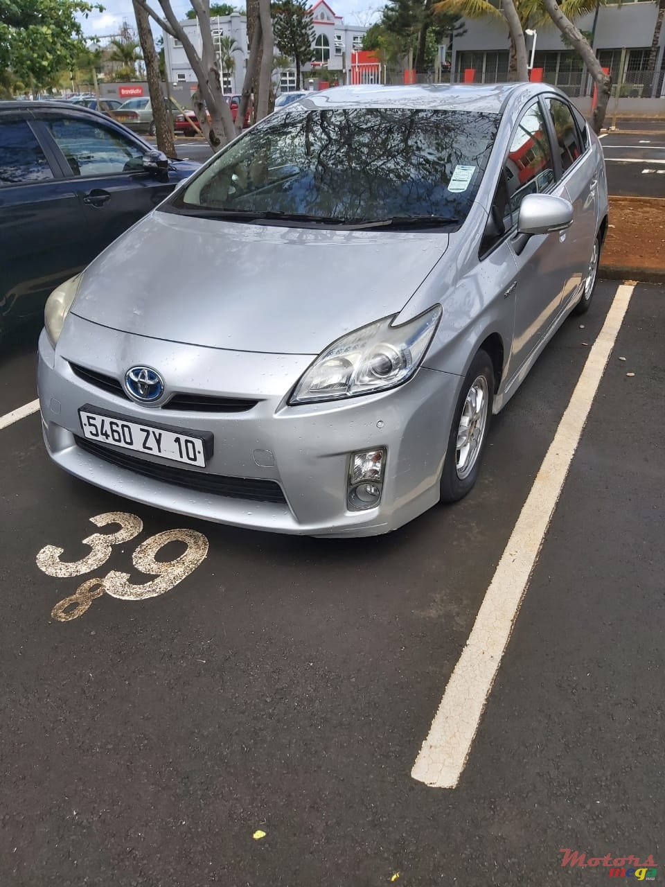 2010' Toyota Prius photo #2