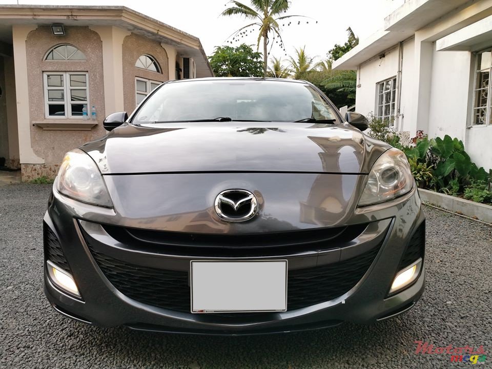 2010' Mazda Axela photo #1