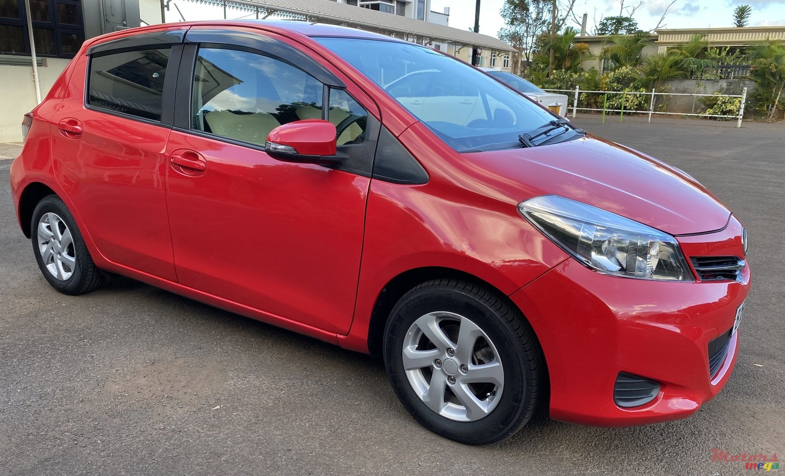 2011' Toyota Vitz photo #3