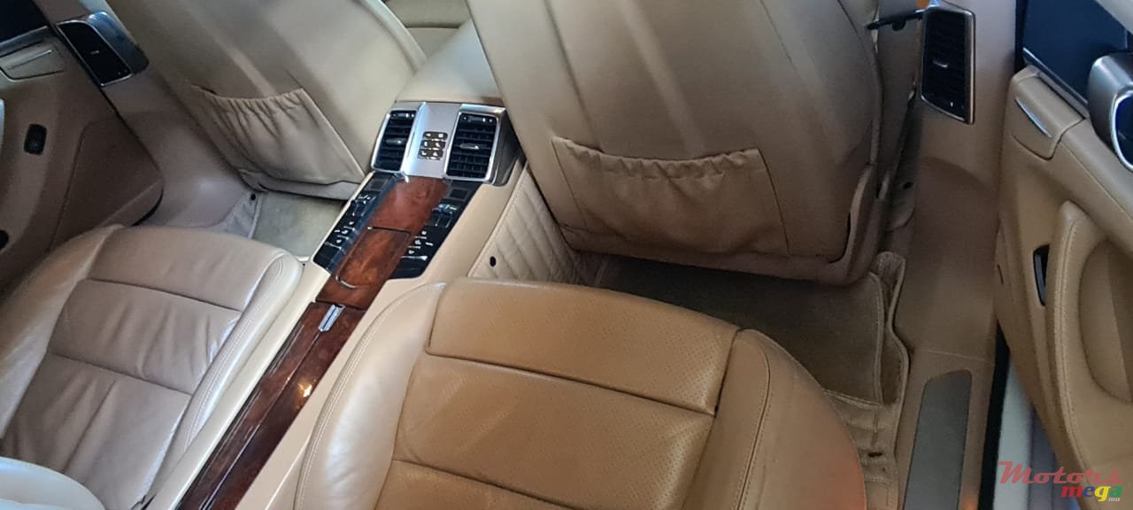 2012' Porsche Panamera photo #3