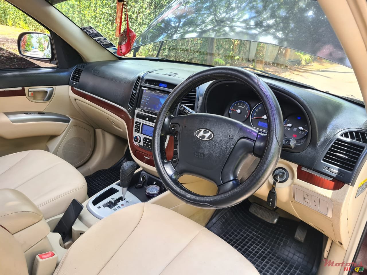 2008' Hyundai Santa Fe photo #4