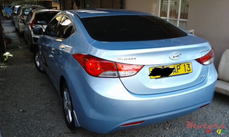 2013' Hyundai Elantra photo #3
