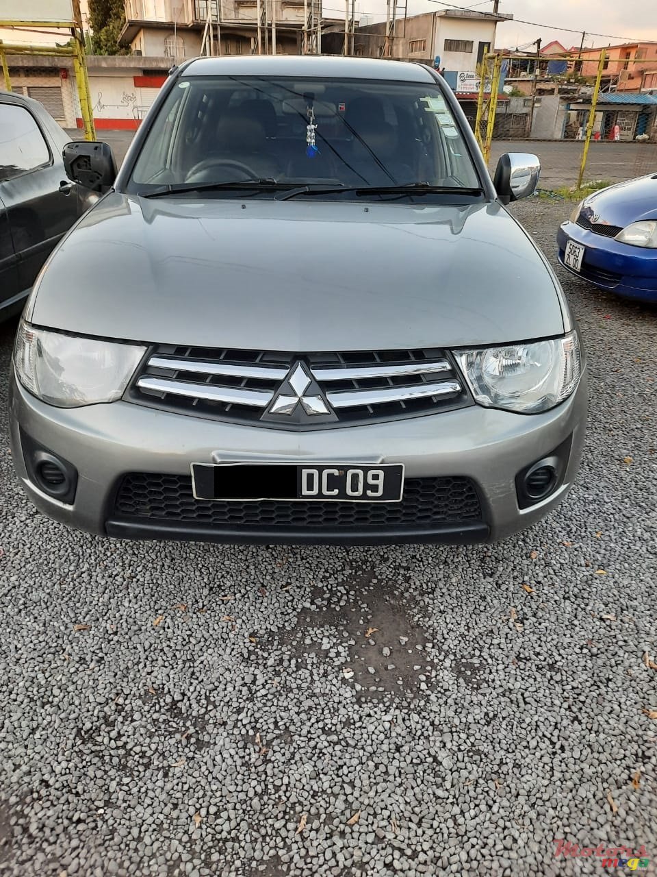 2009' Mitsubishi L 200 photo #1