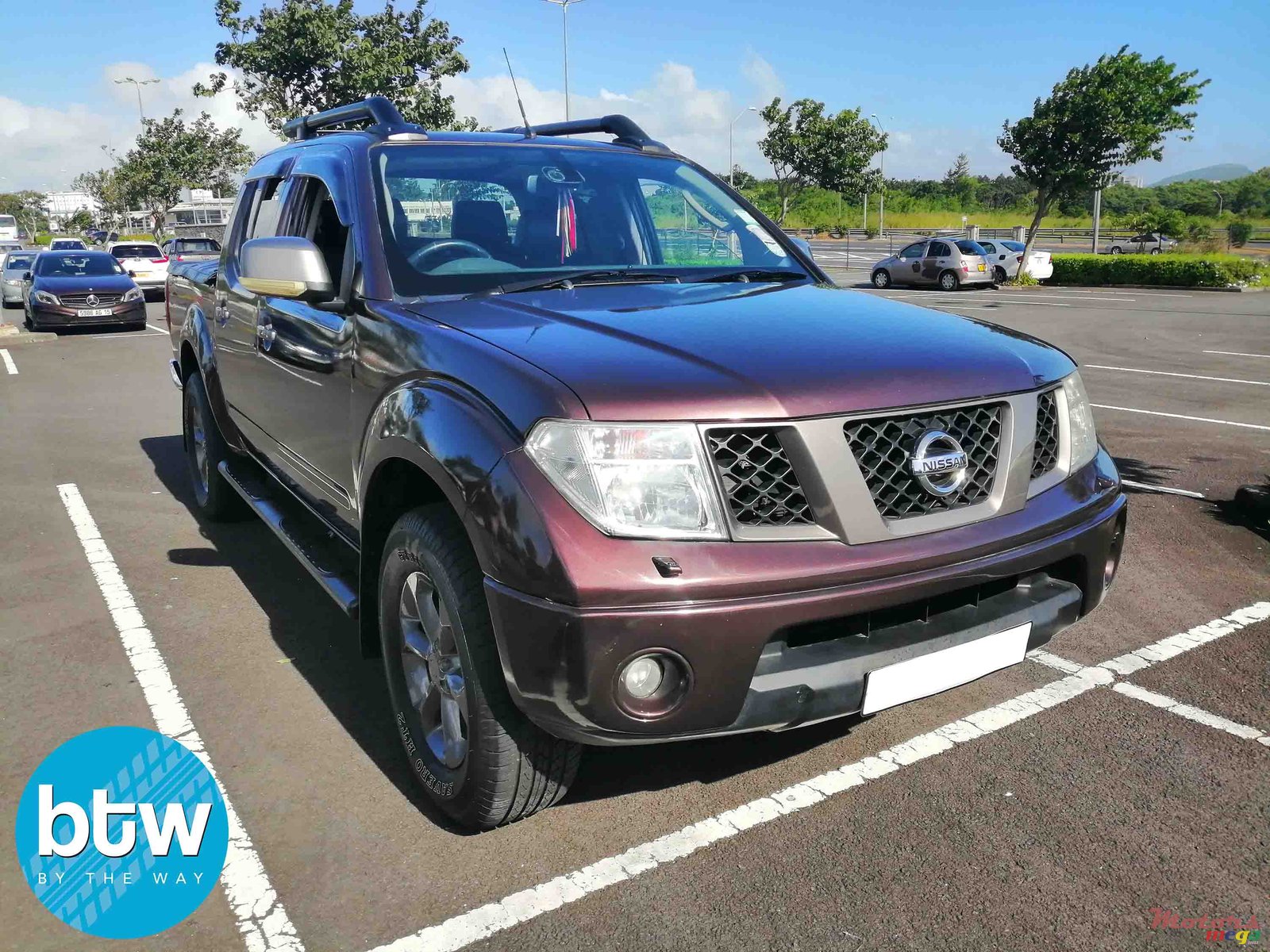 2009' Nissan Navara photo #1