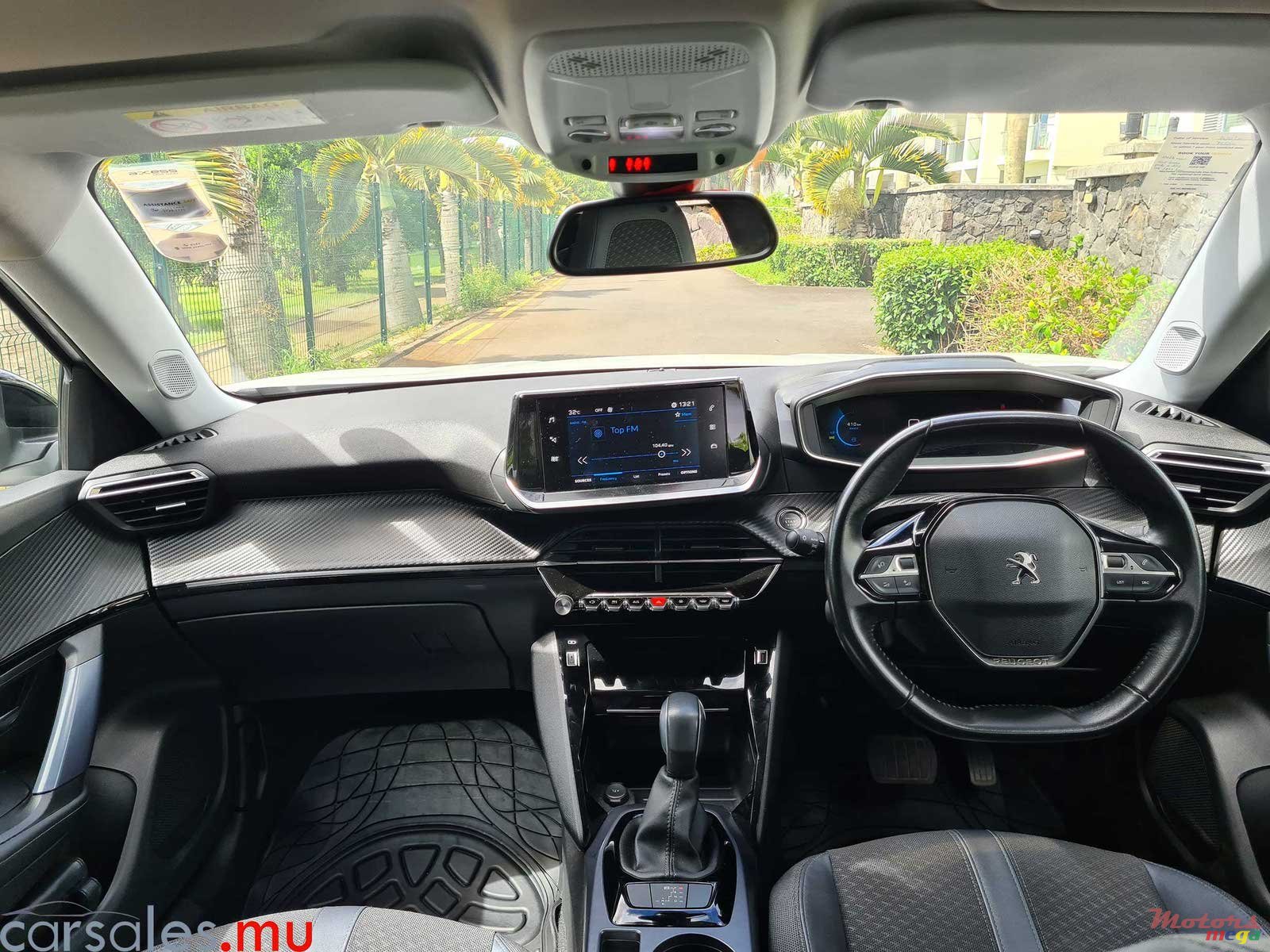 2021' Peugeot 2008 1.2 Allure photo #6