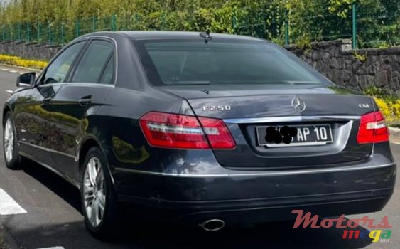 2010' Mercedes-Benz E-Class photo #5