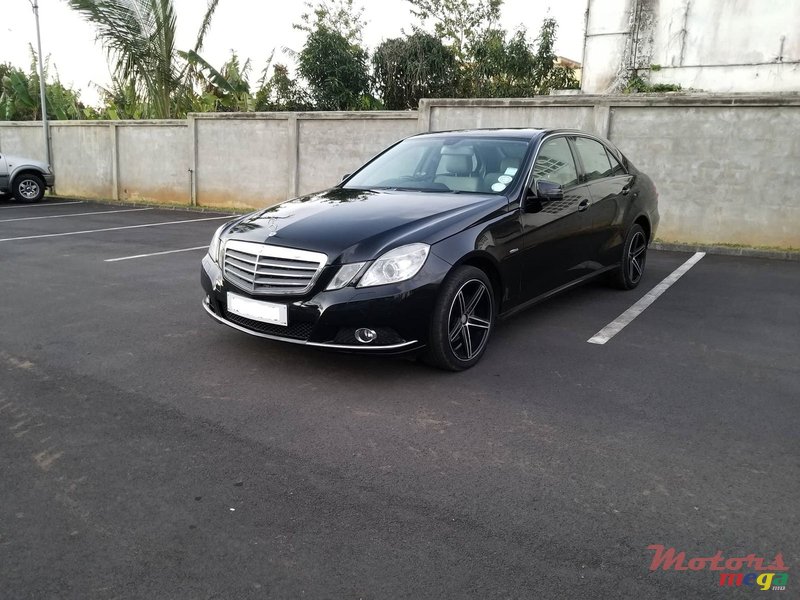 2010' Mercedes-Benz E-Class photo #2