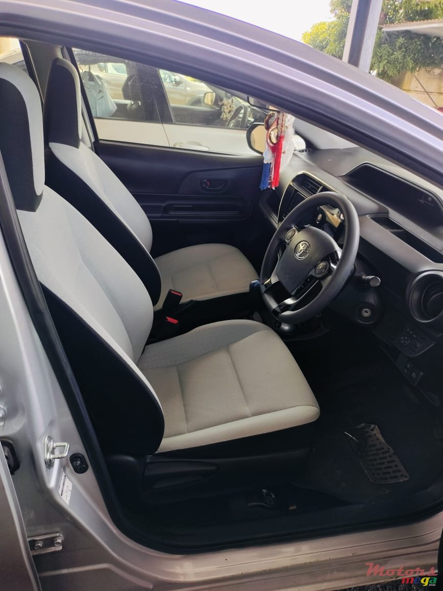 2020' Toyota Aqua photo #2