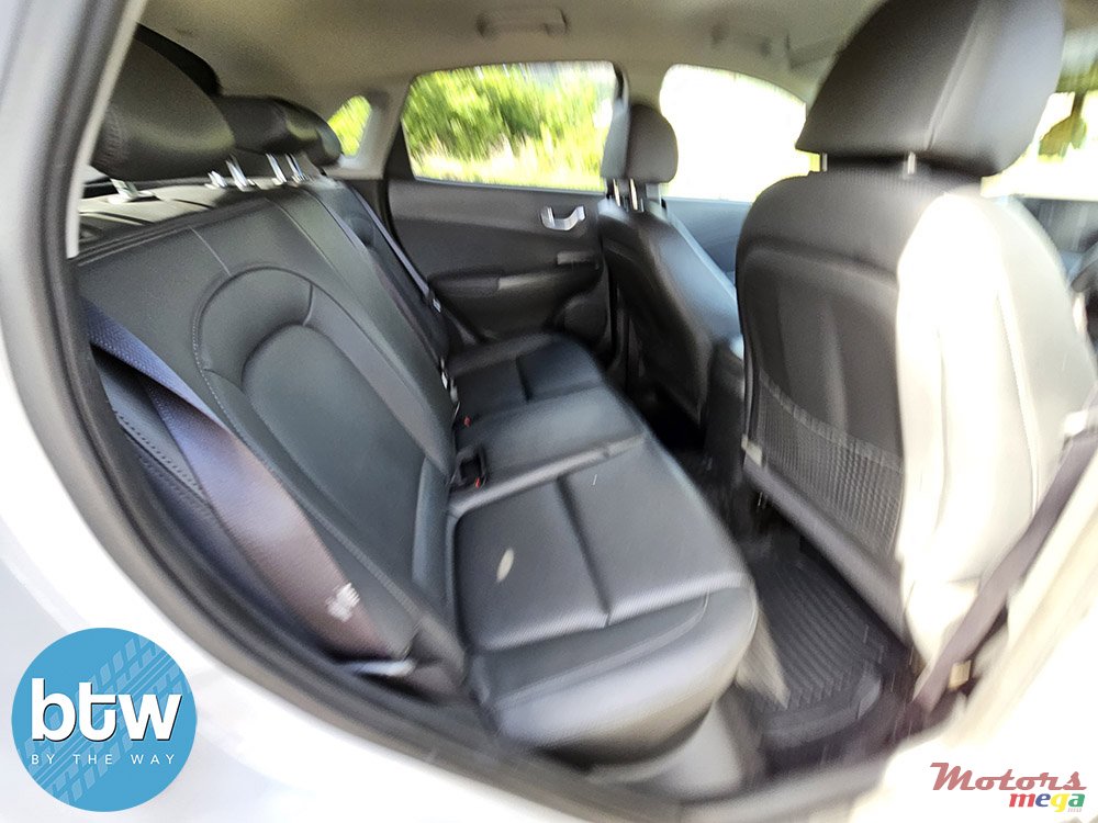 2021' Hyundai Kona photo #6