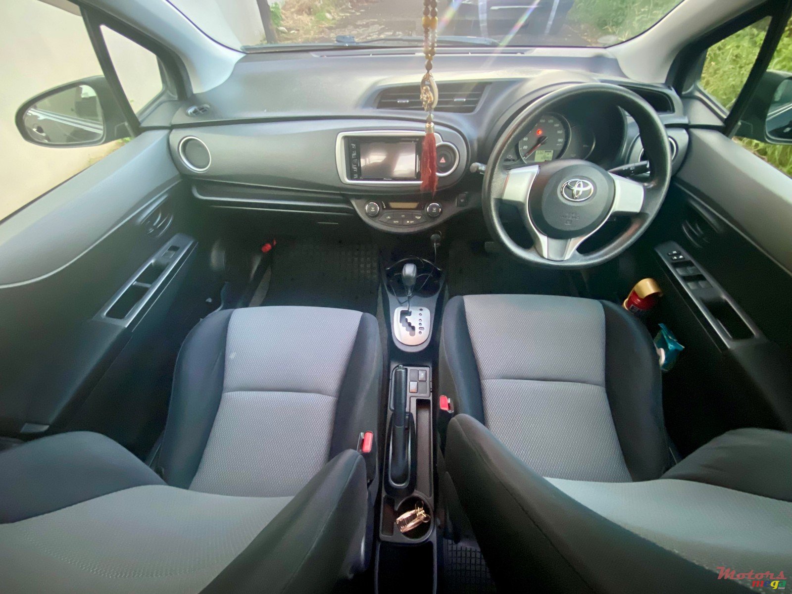 2012' Toyota Vitz photo #4