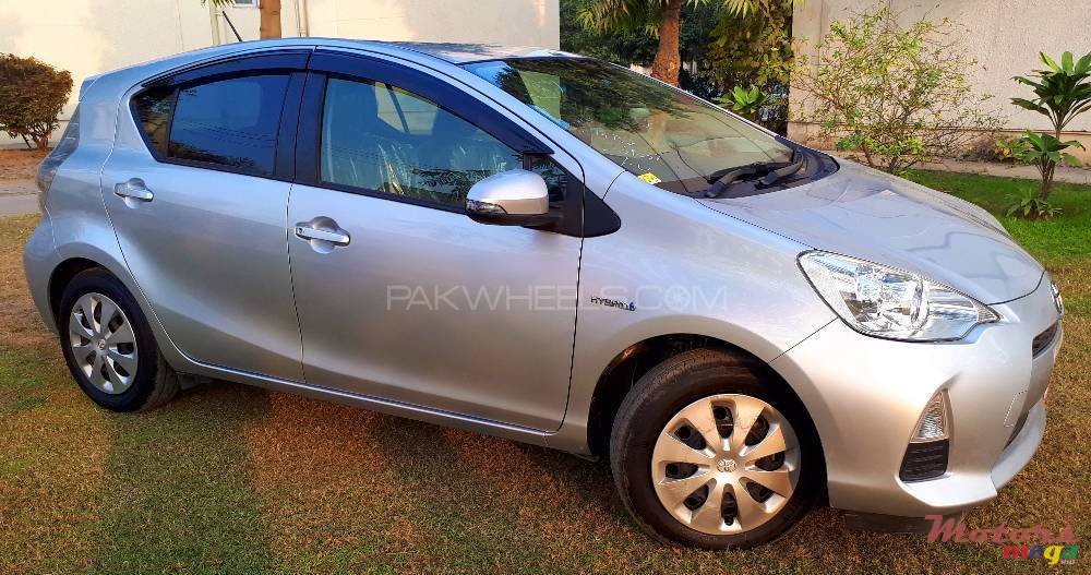 2014' Toyota Allex Aqua hybrid photo #1