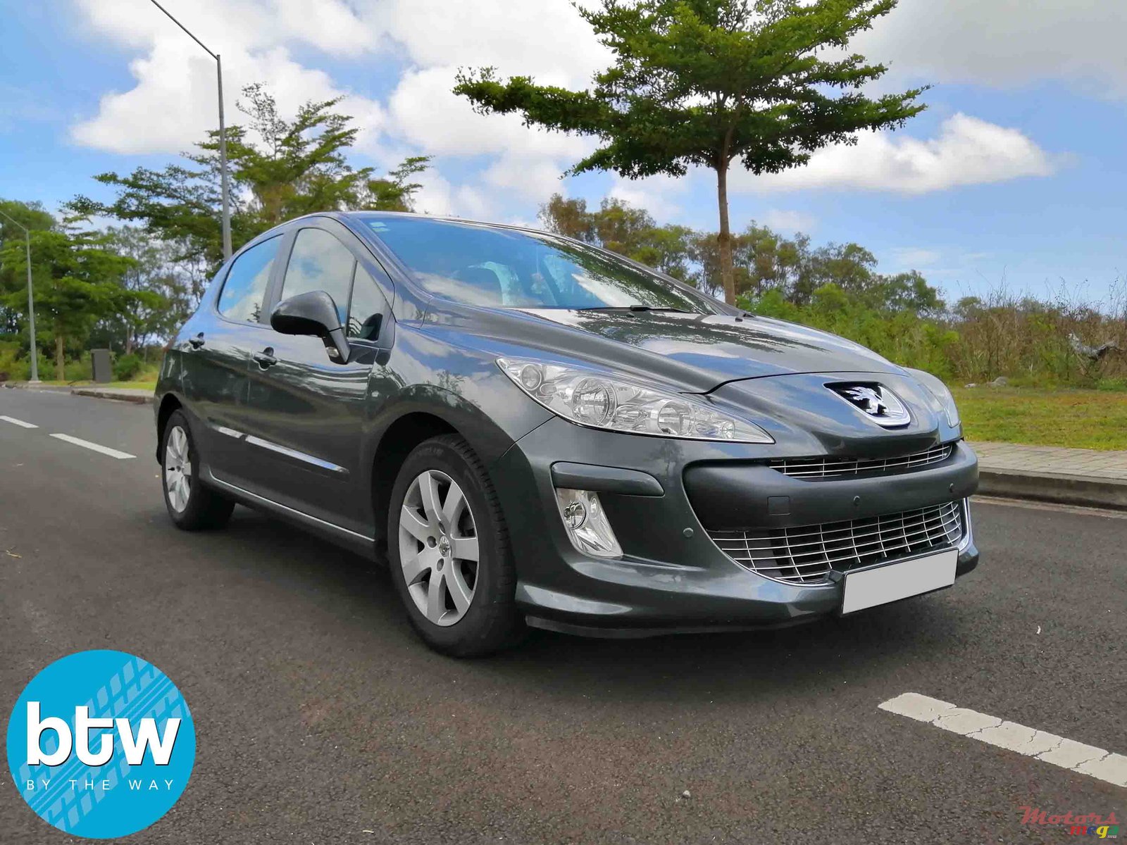 2011' Peugeot 308 photo #1