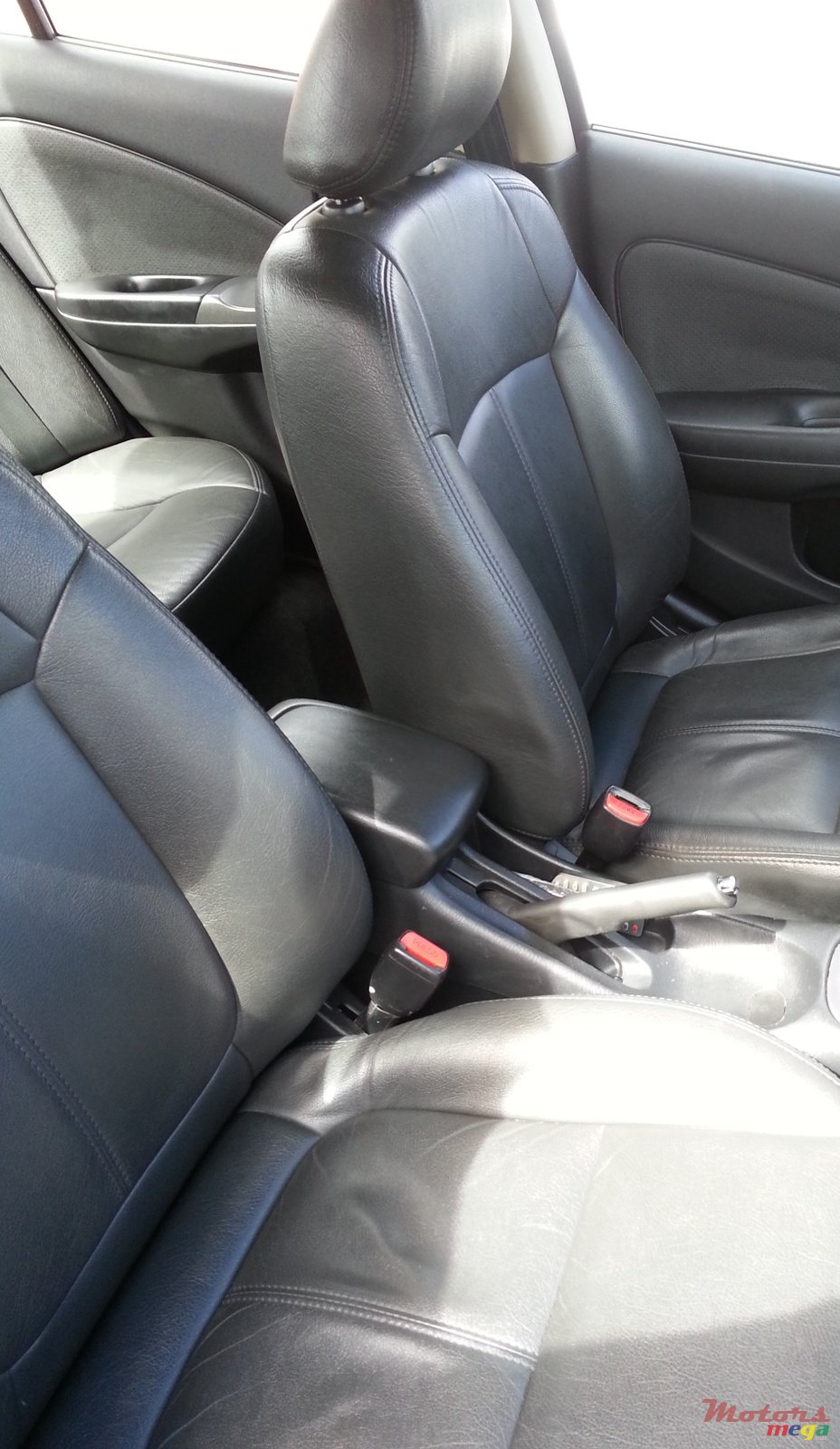 2004' Nissan Sunny photo #3