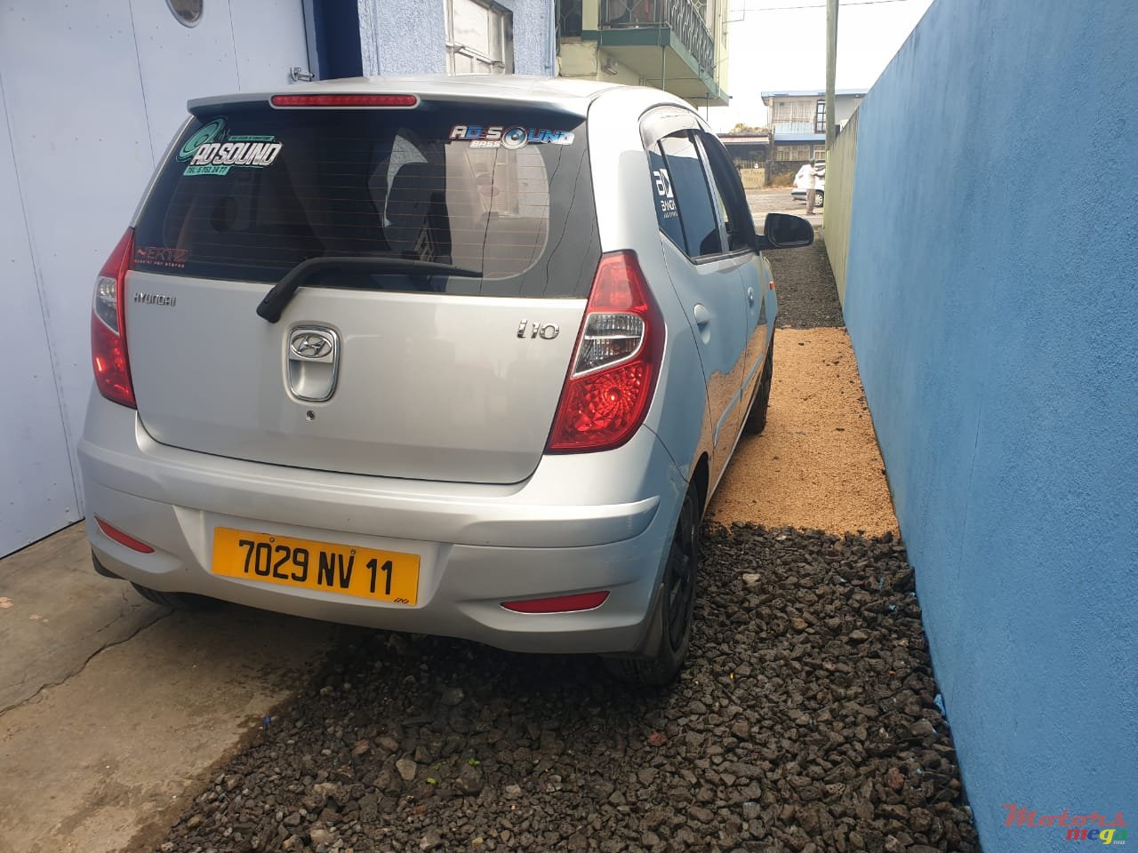 2011' Hyundai i10 Customised headlights photo #3