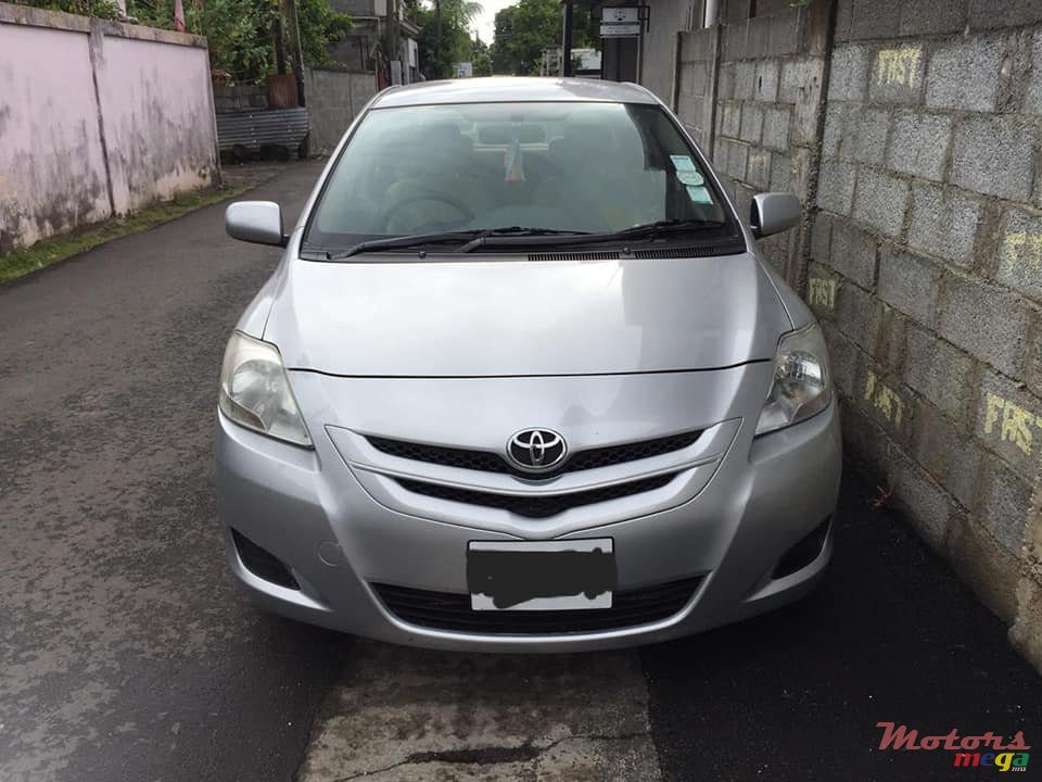 2007' Toyota Belta photo #1