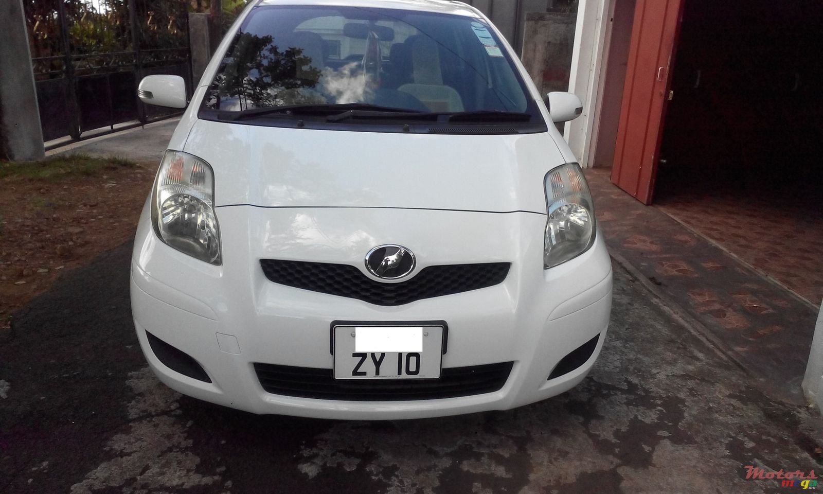 2010' Toyota Vitz photo #1