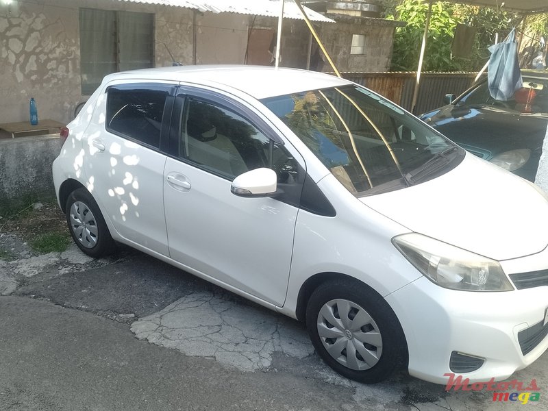 2011' Toyota Vitz photo #2