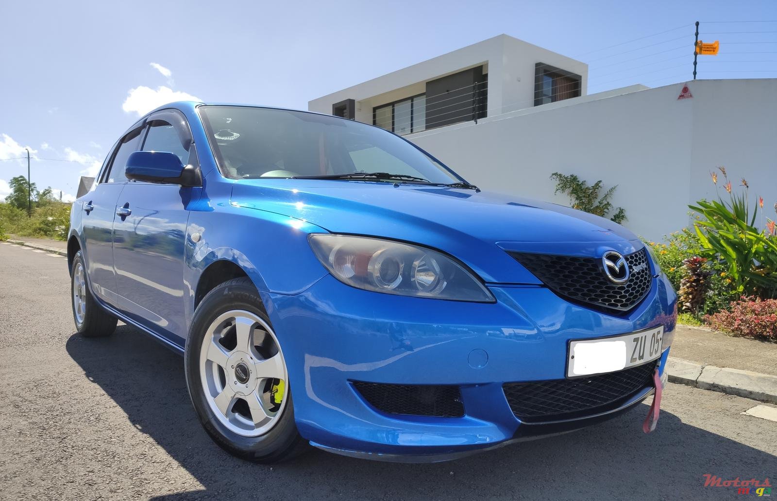 2005' Mazda Axela photo #1