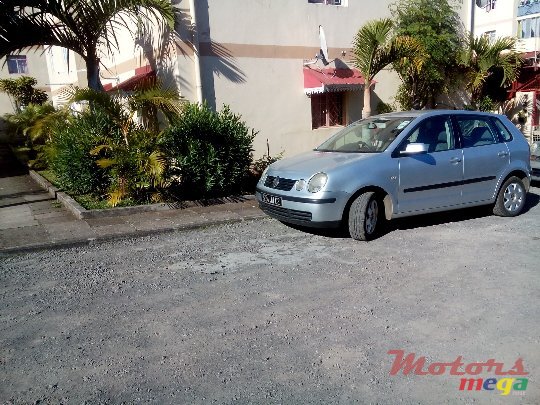 2002' Volkswagen Polo photo #2