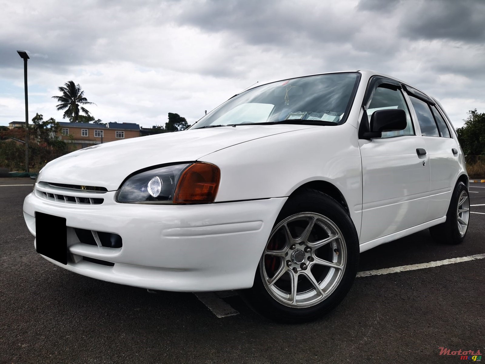 1999' Toyota Starlet photo #2