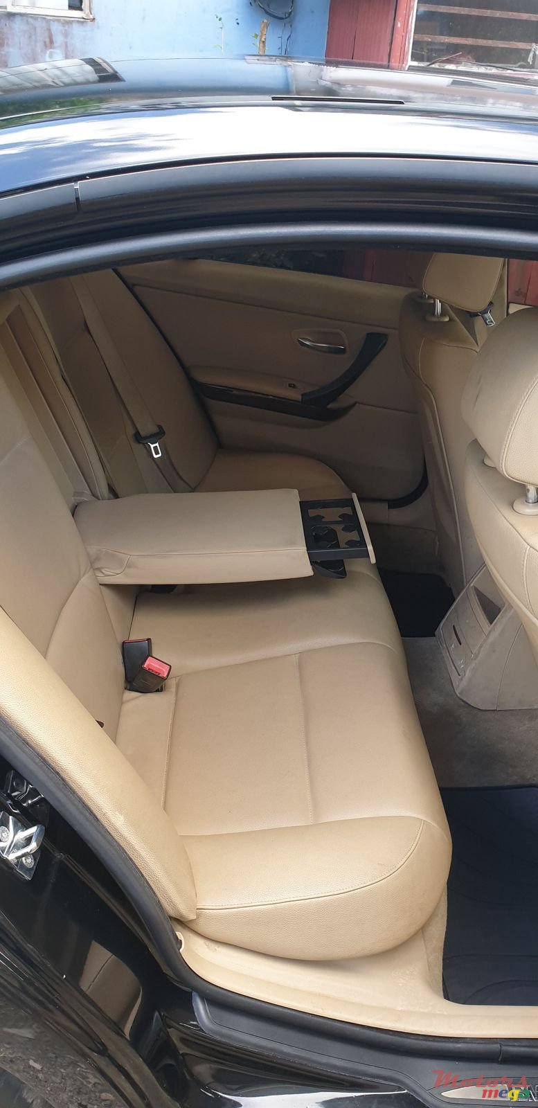 2009' BMW 320 photo #6