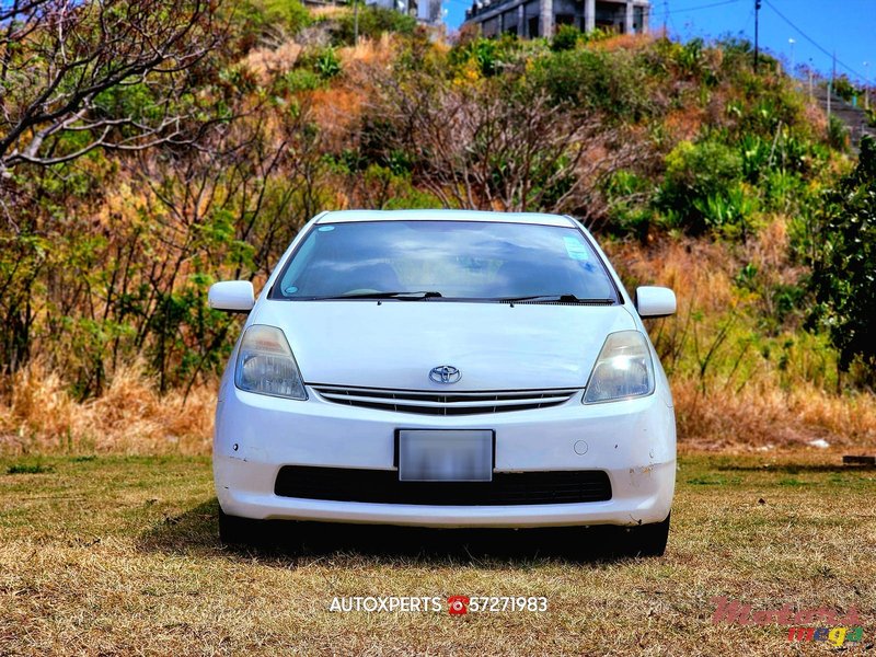 2012' Toyota Prius photo #1