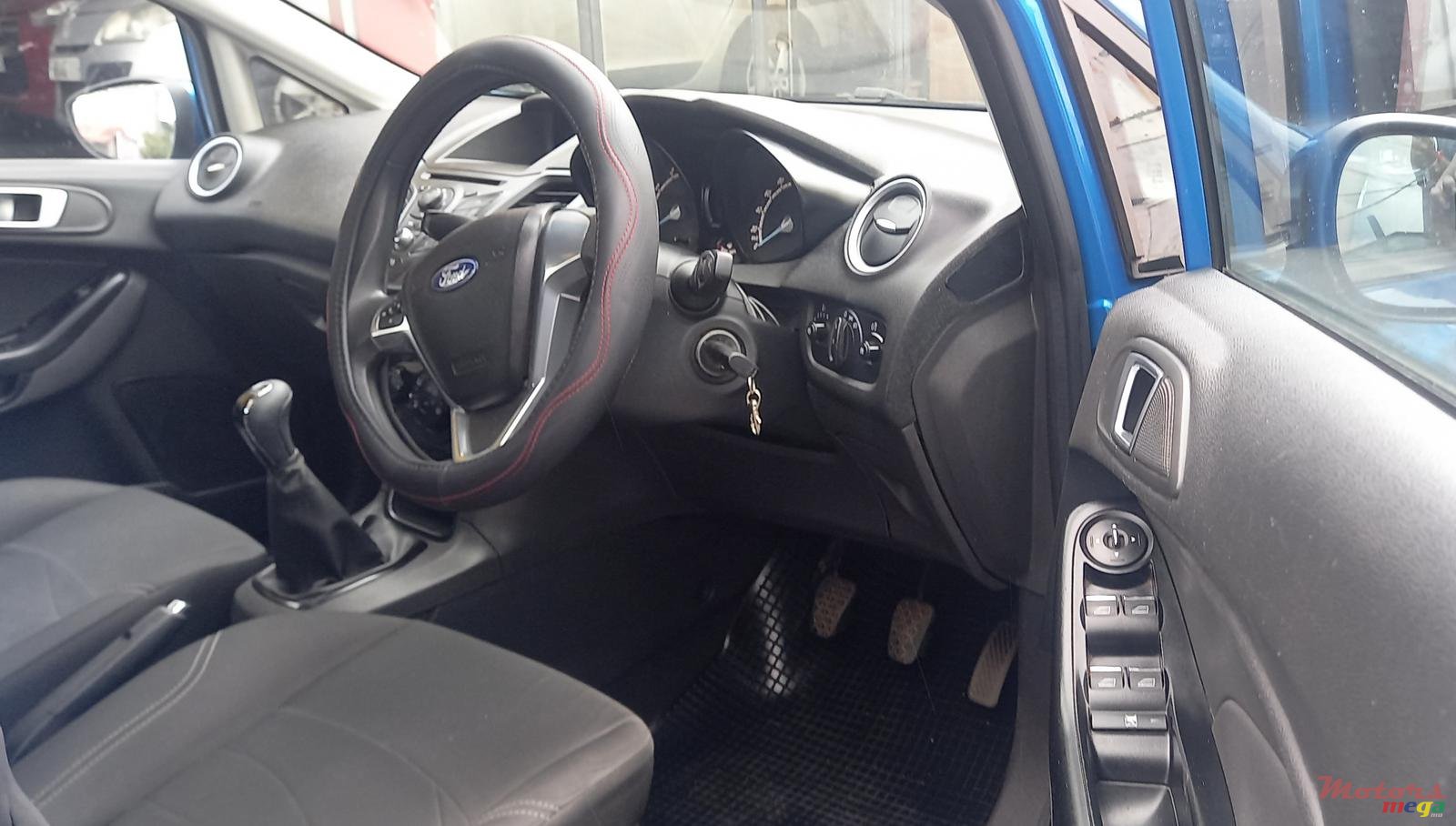 2013' Ford Fiesta photo #5