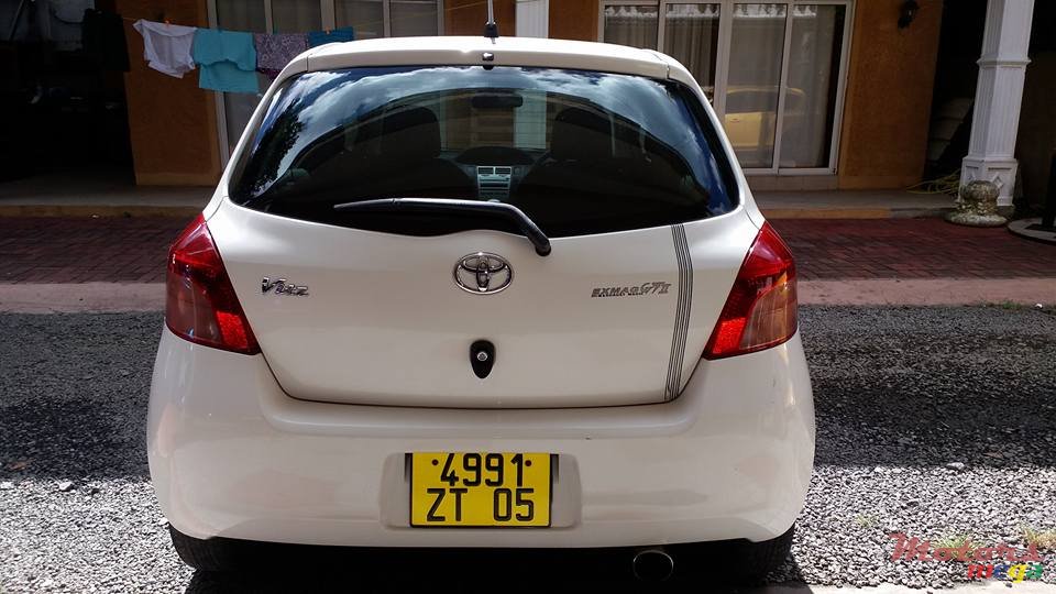 2005' Toyota Vitz photo #6