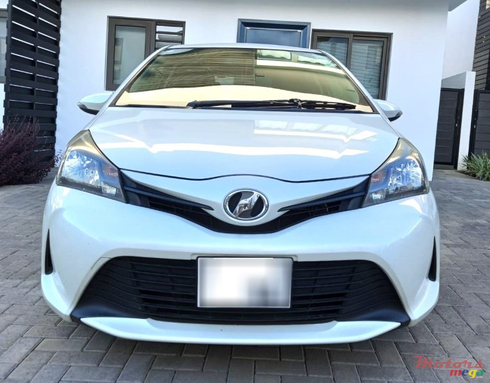 2014' Toyota Vitz photo #1
