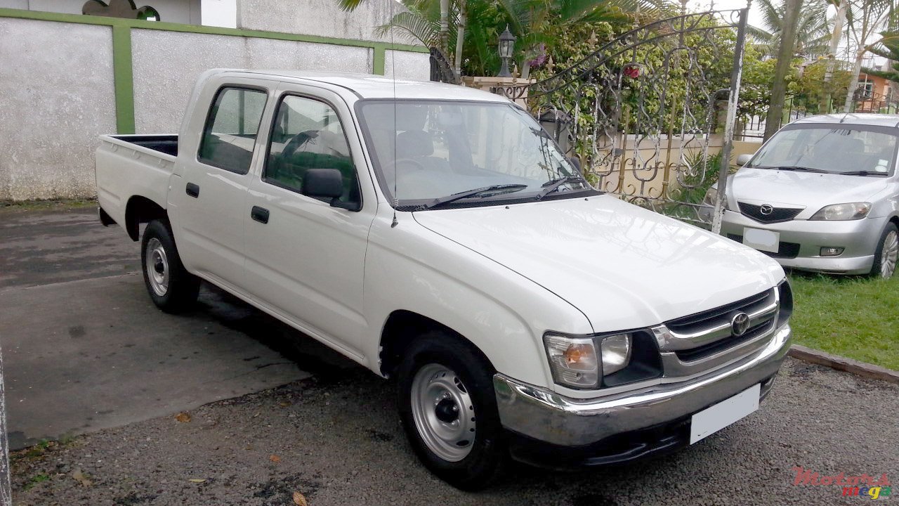 1999' Toyota Hilux photo #1