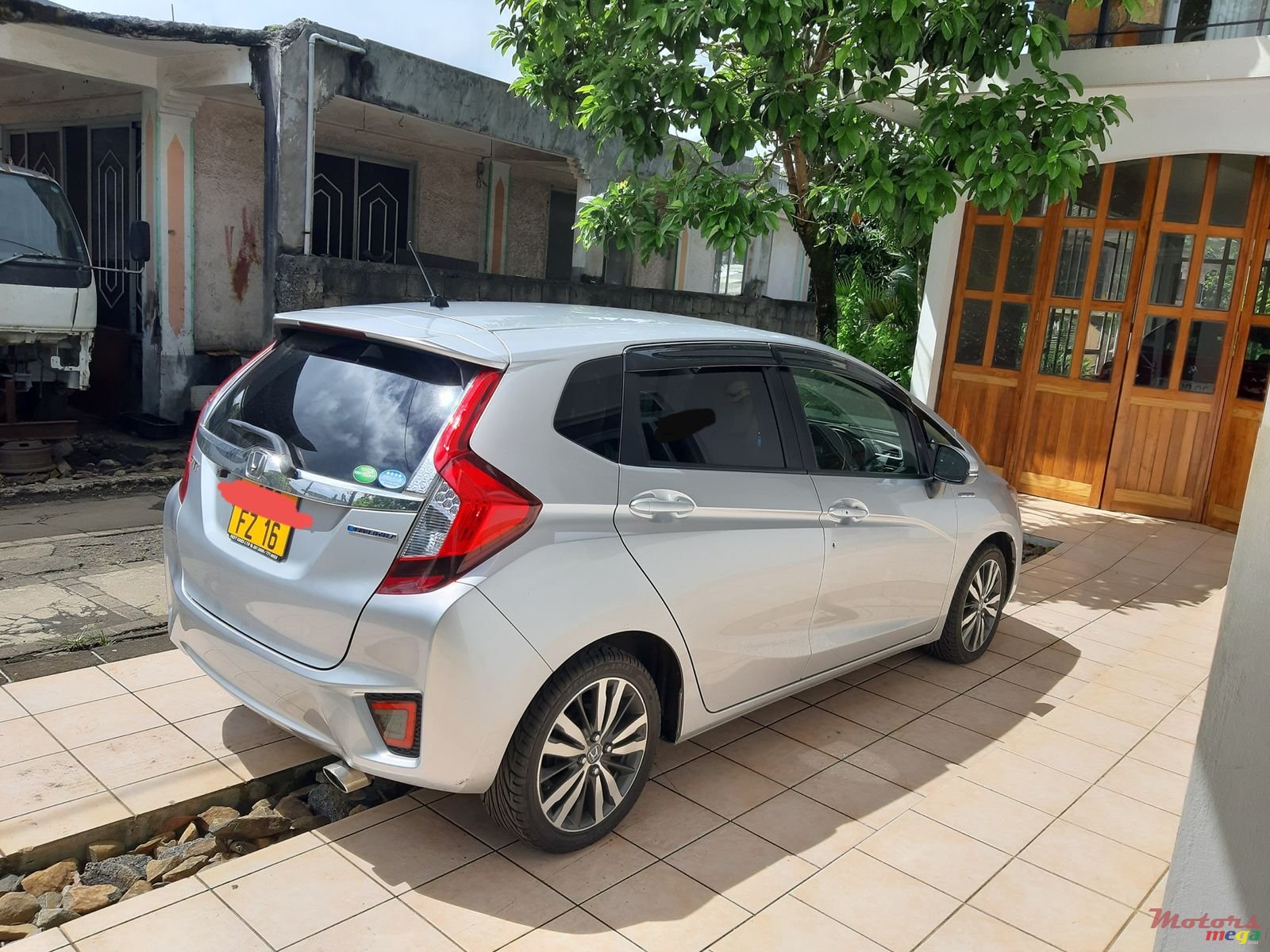 2016' Honda Fit Hybrid photo #1