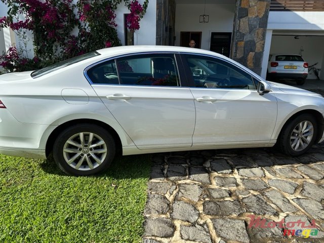 2018' Volkswagen Passat photo #4