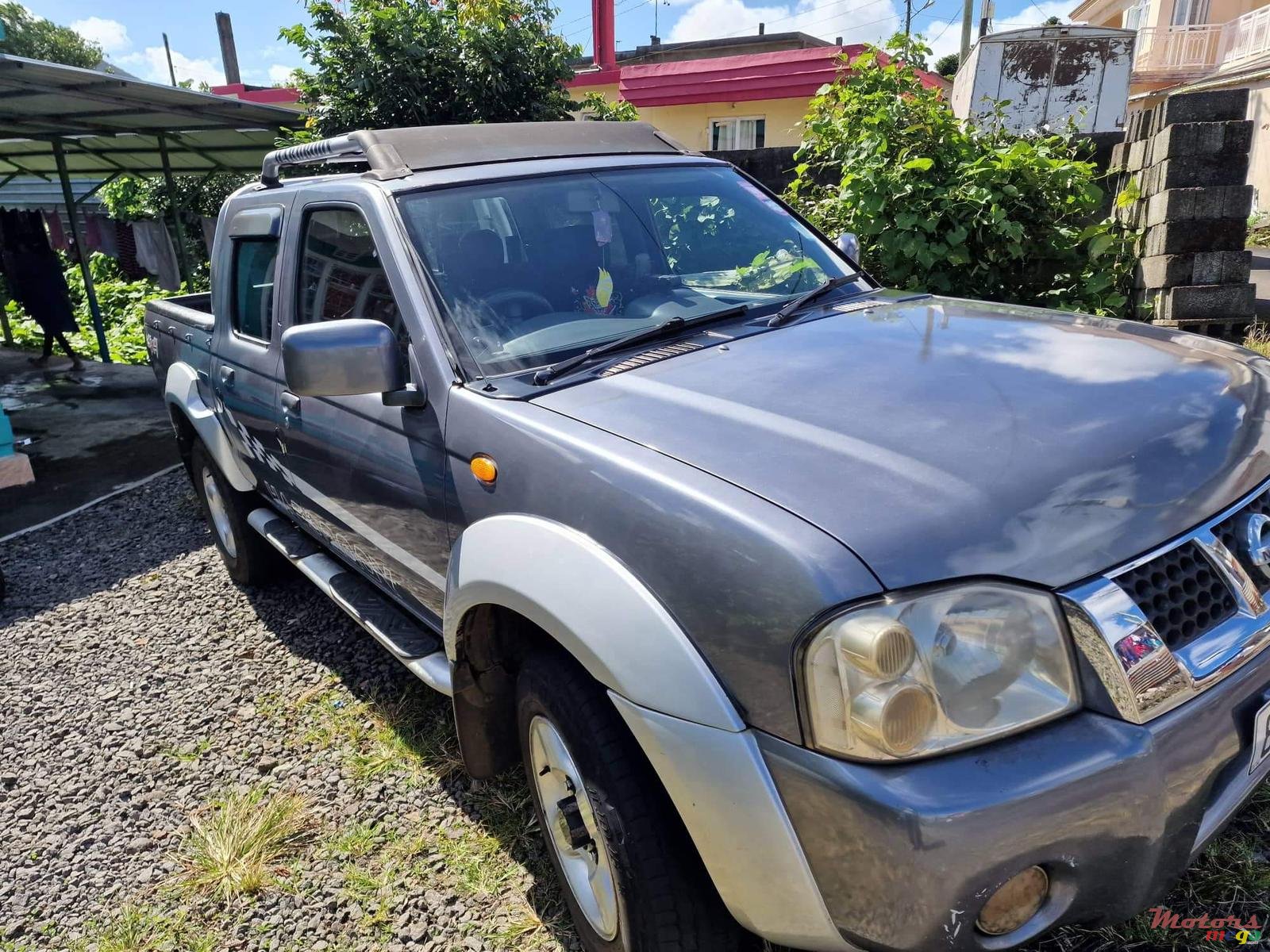 2005' Nissan Hardbody photo #1