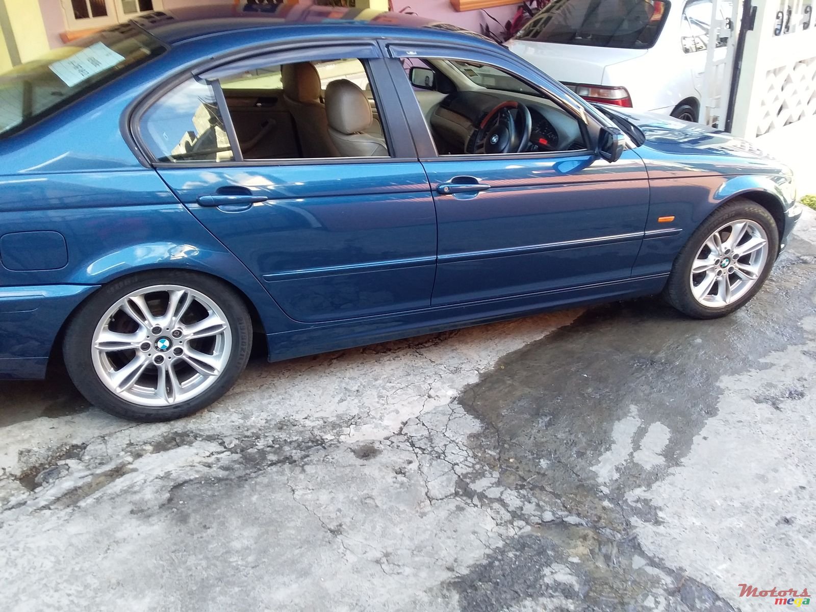 2001' BMW 3 Series E46 2000-2005 photo #1