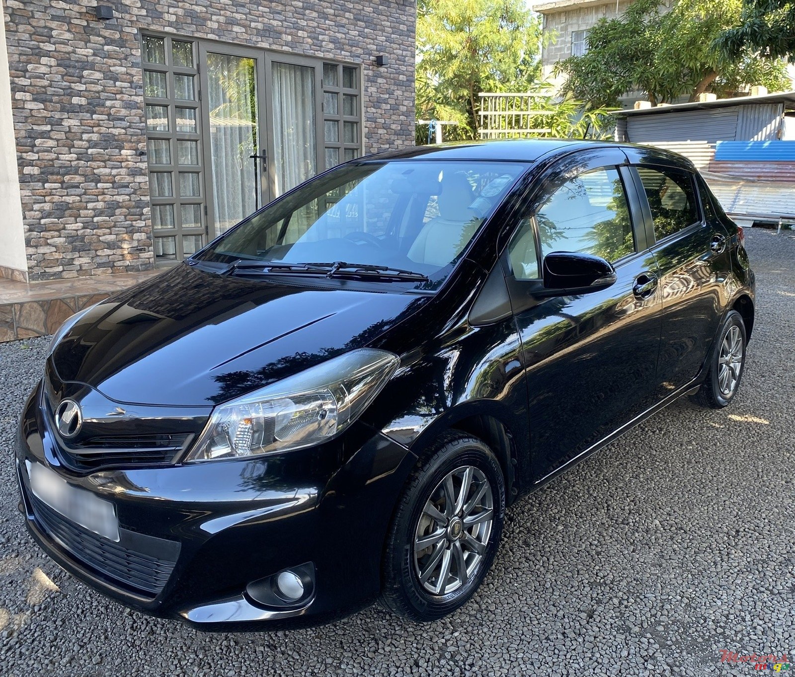 2014' Toyota Vitz 1320 photo #4