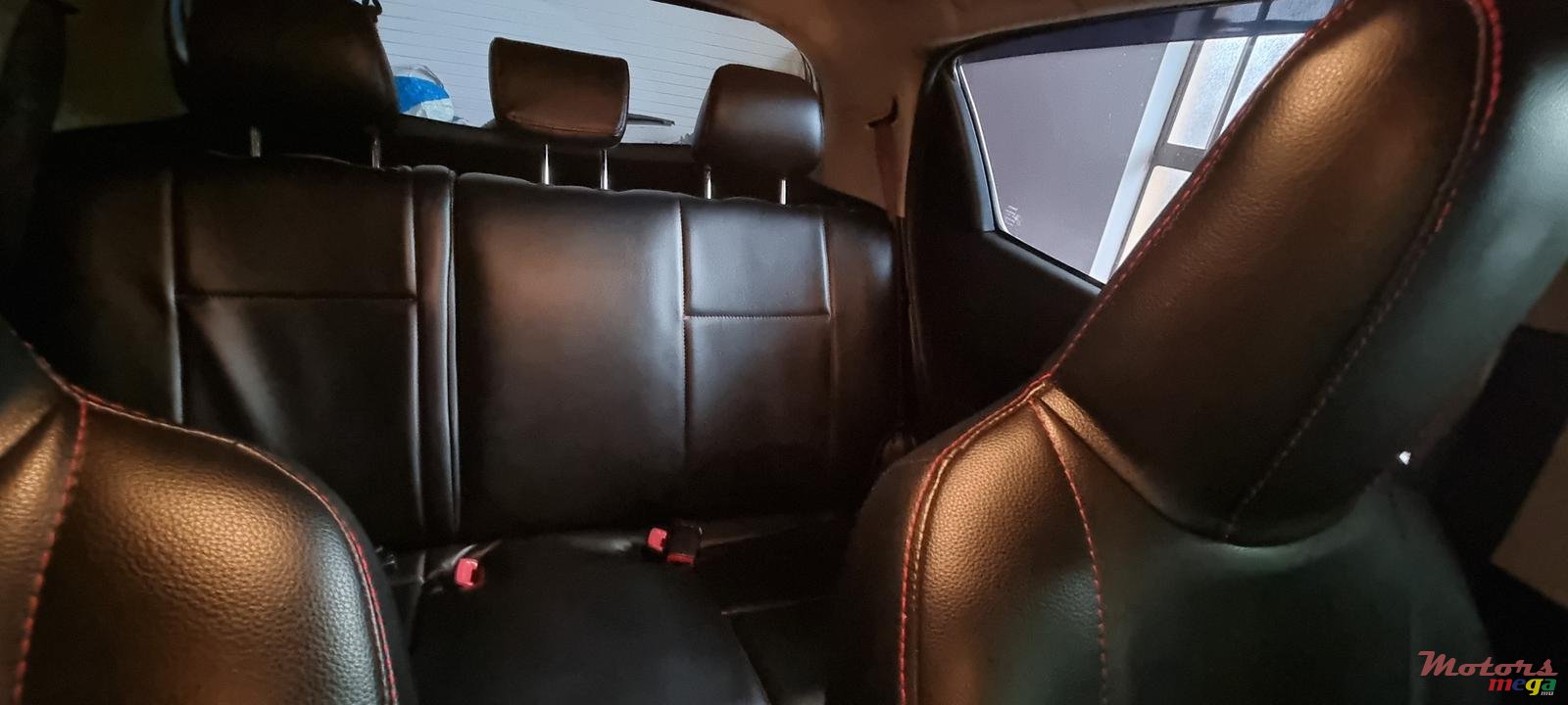 2014' Toyota Vitz photo #2